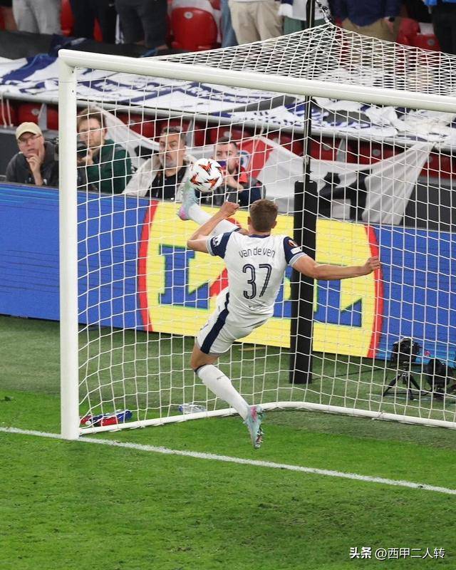 刚刚!罗马扳平良机备战欧联上海海港门线救险备战西甲,赛后罗马队长鼓劲的简单介绍 刚刚!罗马扳平良机备战欧联上海海港门线救险备战西甲,赛后罗马队长鼓劲的简单介绍